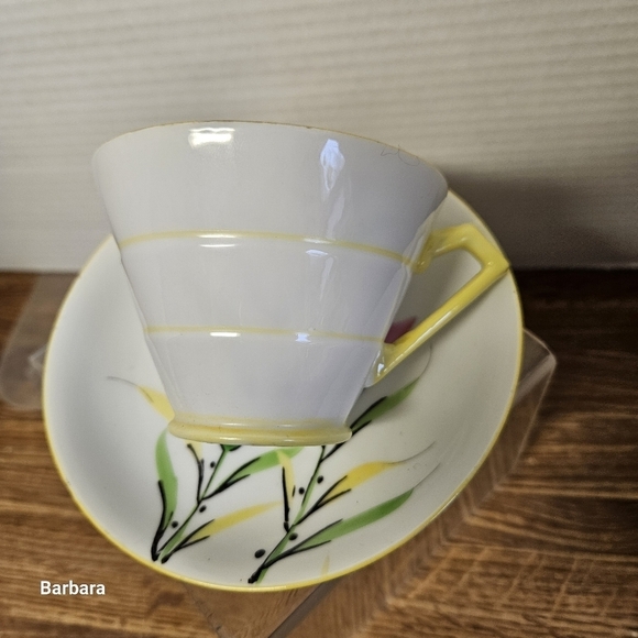 Vintage Porcelain Japanese Floral Teacup and Saucer Set - Picture 4 of 12